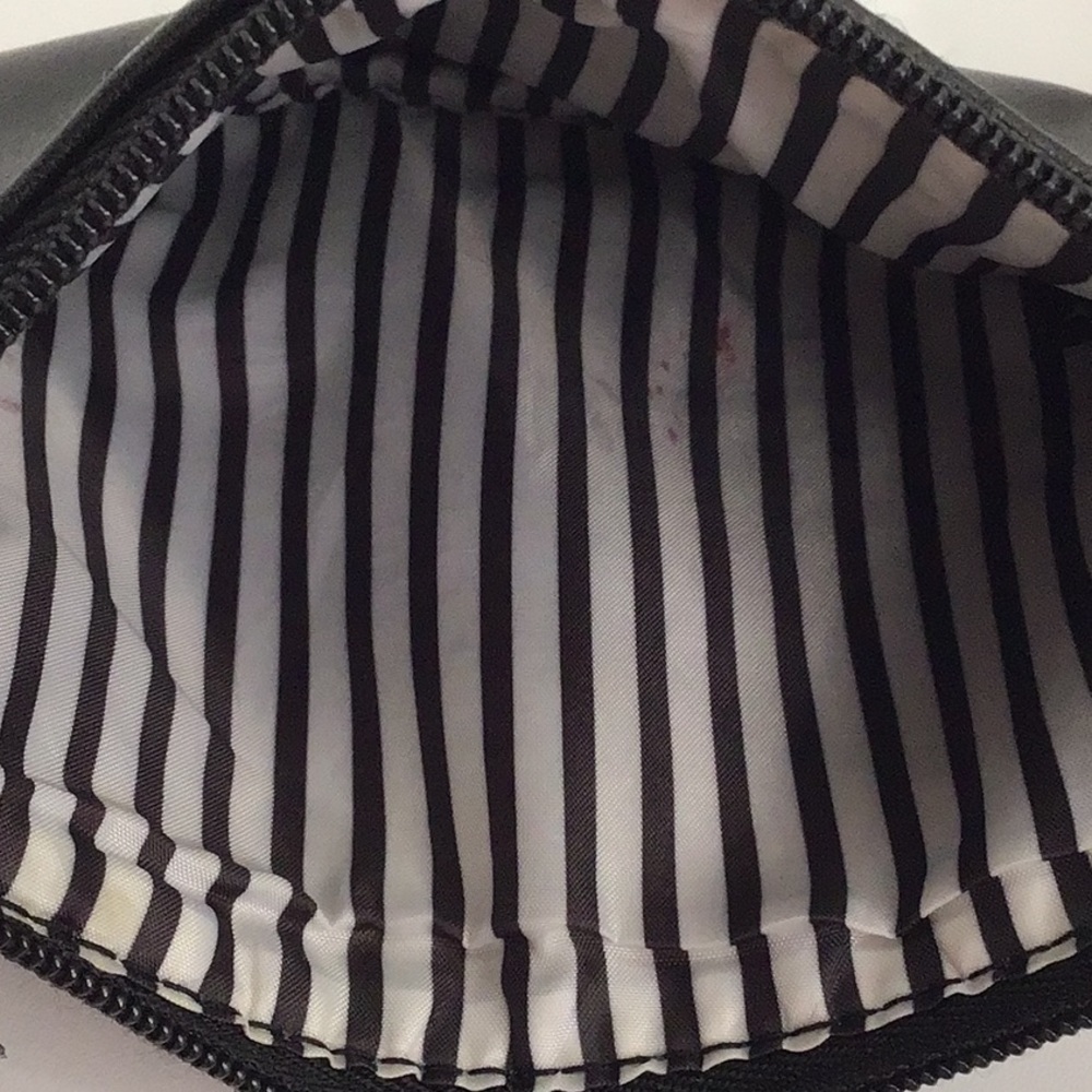💚 Givenchy Cosmetics Bag - Picture 9 of 10